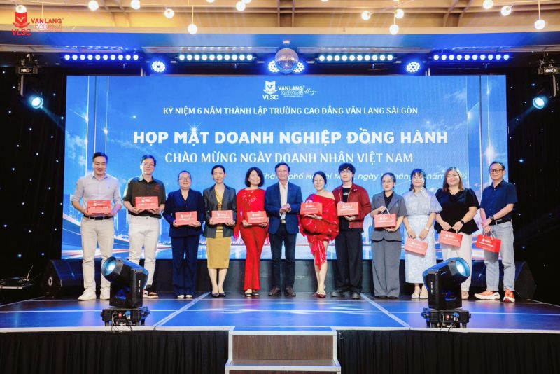 CPA ĐỒNG H&Agrave;NH # C&Ugrave;NG CAO ĐẲNG VĂN LANG S&Agrave;I G&Ograve;N GẶP GỠ V&Agrave; KẾT NỐI NH&Acirc;N NG&Agrave;Y DOANH NH&Acirc;N VIỆT NAM 13/10