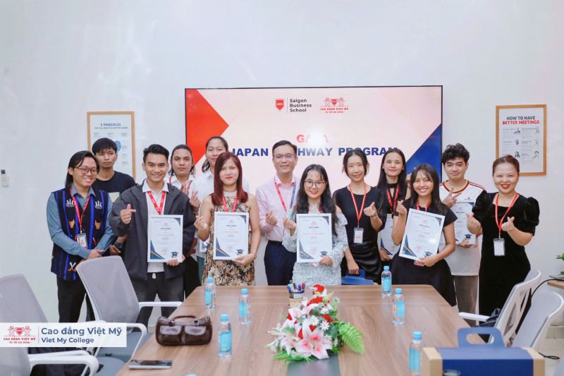 CPA VIỆT NHẬT ĐỒNG H&Agrave;NH C&Ugrave;NG TRƯỜNG CAO ĐẲNG VIỆT MỸ TIỄN SINH VI&Ecirc;N L&Ecirc;N ĐƯỜNG THỰC TẬP TẠI NHẬT BẢN